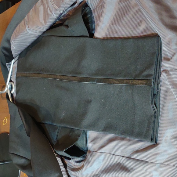 Gorgeous 2 PieceTuxedo by GINGISS Size 42L. WHY RENT! - Picture 4 of 10